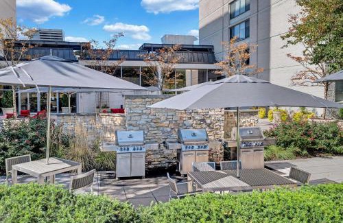 Crystal City Apartment | Beautiful 2BR Apartment at Crystal City With Gym