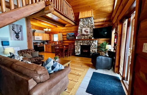 Golden Cabin | Beautiful 2BR Wooden Cabin