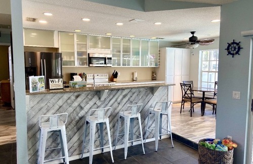 Crystal River House | Beautiful 3-2 Waterfront Home Solar Pool