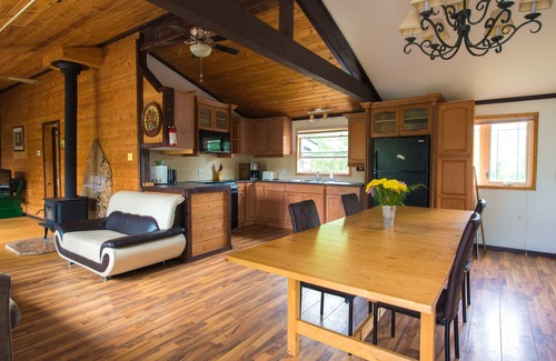 Minden Hills Cottage | Beautiful 3 Bdrm + Bunkie waterfront cottage near Gull Lake