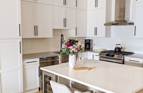 Central Okanagan House | Beautiful 3 Bed /3 Bath Wine Country Villa