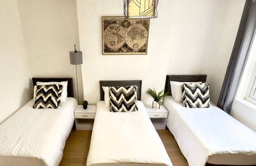 Arnold Apartment | Beautiful 3-Bed Apartment with Driveway Parking