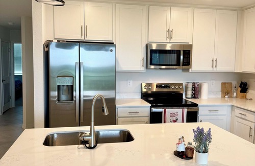 Venice Condo | Beautiful 3-Bed Resort Style Furnished Condo with Golf Membership Available!