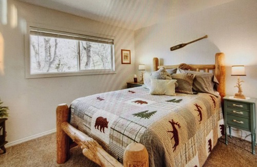 Upper Lake House | Beautiful 3 Bedroom 2 Bath house in an ideal location