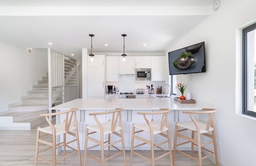 Reeds Bay House | Beautiful 3-bedroom Ocean View Townhome Across From Thunder Bay Beach