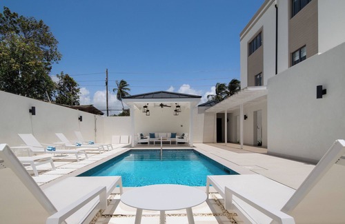 Reeds Bay House | Beautiful 3-bedroom Ocean View Townhome Across From Thunder Bay Beach