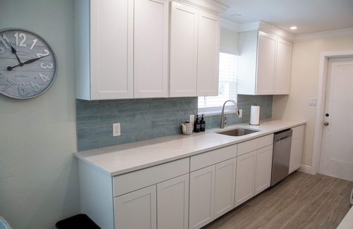 Vamo House | Beautiful 3 Bedroom/2 Bath with Pool, Spacious Backyard, Ocean Access.