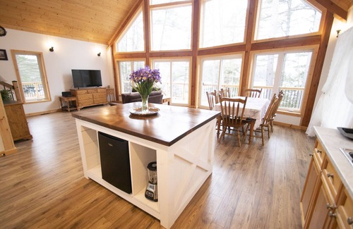 Muskoka Lakes Cottage | Beautiful 3 bedroom chalet like cottage on Lake Muskoka: family friendly