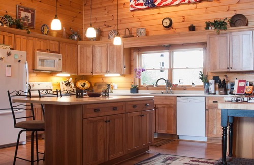 Fleetwood Cabin | Beautiful 3 bedroom Chalet ranch mountain home: Boone Area - we are OPEN again!