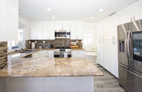Riverside House | Beautiful 3 Bedroom Pool House.