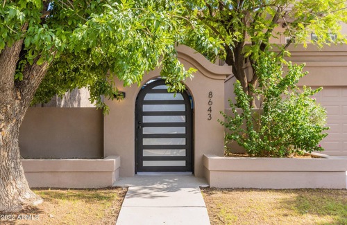 Inner Circle House | Beautiful 3-bedroom house with office in Scottsdale.