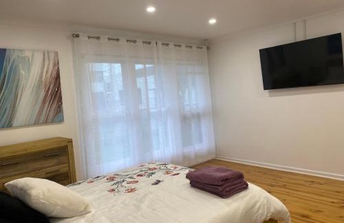 Royal Park House | Beautiful 3 Bedrooms BNB between Airport and Sea