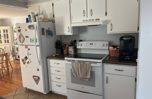 Wolcott Cottage | Beautiful 3 br/2 bath waterfront cottage available to view the eclipse!