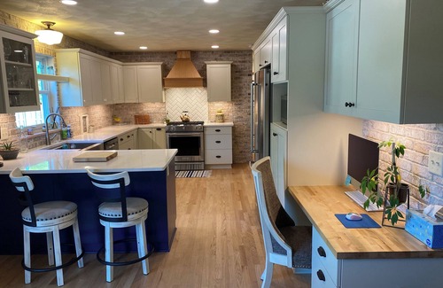 Oshkosh House | Beautiful 3br Home with Pool 2.3 miles from EAA