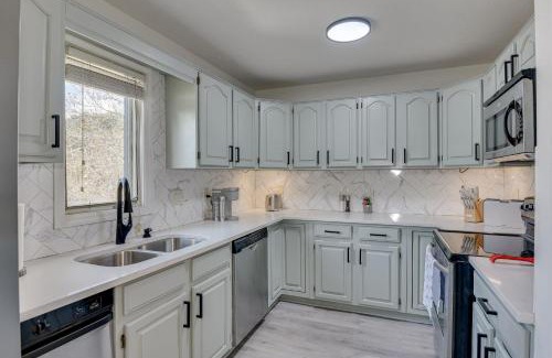 Augusta Apartment | Beautiful 3BR Townhouse Close to Downtown Augusta