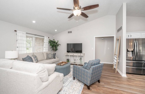 Crittenden House | Beautiful 4 BDR Country Home, 15 Min from Ark Encounter – Perfect for Groups!