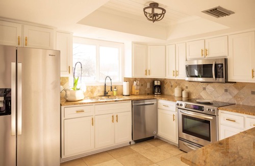 Huntsville House | BEAUTIFUL 4 Bed 3 Bath Renovated Furnished House S HSV 2 Car Garage NON SMOKING