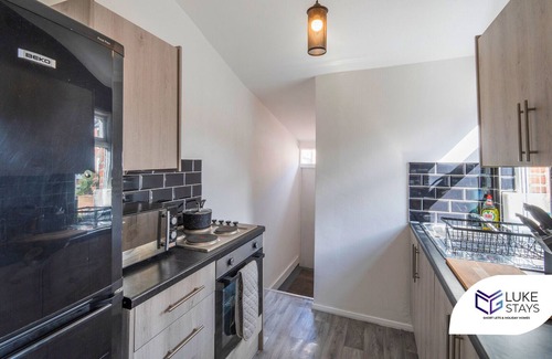 Gateshead Apartment | Beautiful 4 Bed -Wifi -Yard -Central -Gateshead