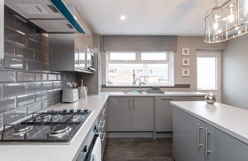 Whitley Bay Apartment | Beautiful 4 bedroom Apartment heart of Whitley Bay