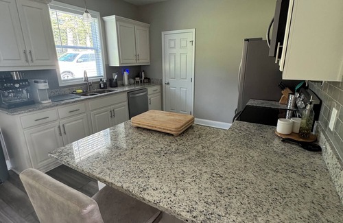 Jacksons' Gap House | Beautiful 4-bedroom Lakefront Retreat Located in Peaceful Cove at Lake Martin!