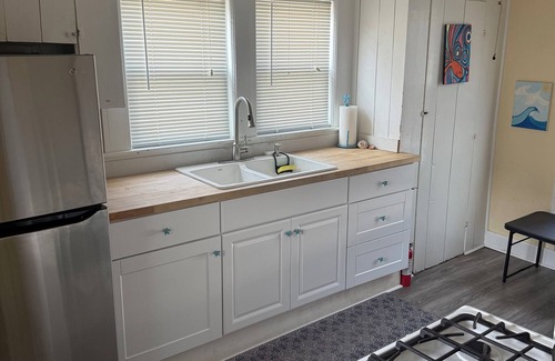 Hampton House | Beautiful 4 bedroom, 1.5 bath Beach Cottage with Central AC