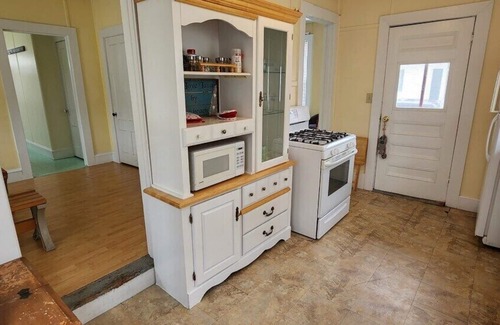 Hampton House | Beautiful 4 bedroom, 1.5 bath Beach Cottage with Central AC