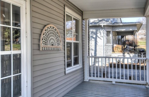Dundee-Happy Hollow Historic District House | Beautiful 4 bedroom home, Midtown, Sanitized