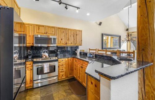 Four O'Clock House | Beautiful 4 Bedroom Townhome Near Snowflake Lift In Breckenridge