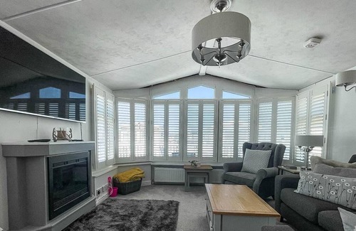 Walton on the Naze House | Beautiful 4 berth caravan with decking at Naze Marine Park ref 17013HP