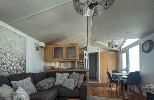 Walton on the Naze House | Beautiful 4 berth caravan with decking at Naze Marine Park ref 17013HP