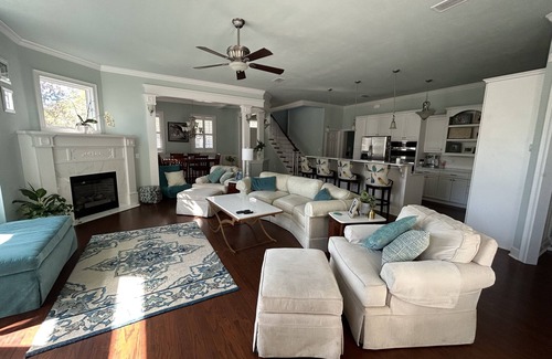 Gainesville House | Beautiful 4 BR 3.5 BA 5 minutes from the stadium, a mile from the Oaks Mall
