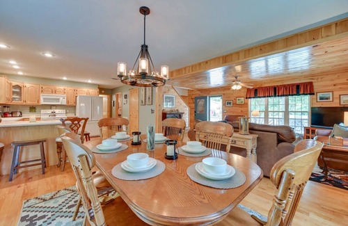Byrdstown Cabin | Beautiful 4 BR Retreat 3 miles from Eagle Cove and Star Point Marinas on DHL