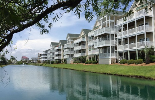 Ocean Isle Beach Condo | Beautiful 4 BR Oib Condo with Beachfront Pool!