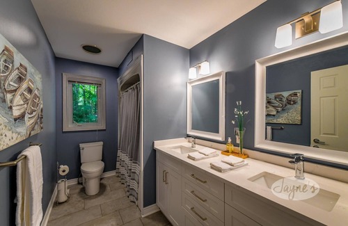 Haliburton Cottage | Beautiful 4bed 2bath cottage on Drag Lake in Haliburton! Bunkie!