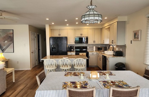 South End House | BEAUTIFUL 4BR 2BA BEACHFRONT With BREATHTAKING OCEAN VIEW!