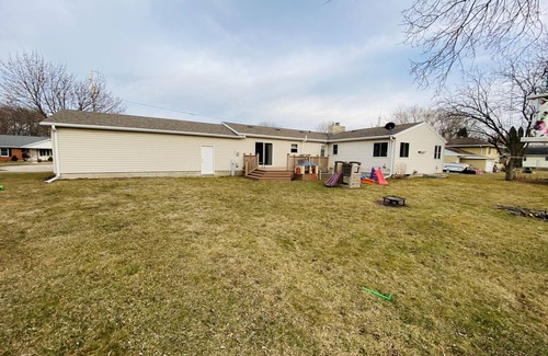 Oshkosh House | Beautiful 4br home located within blocks of EAA grounds!