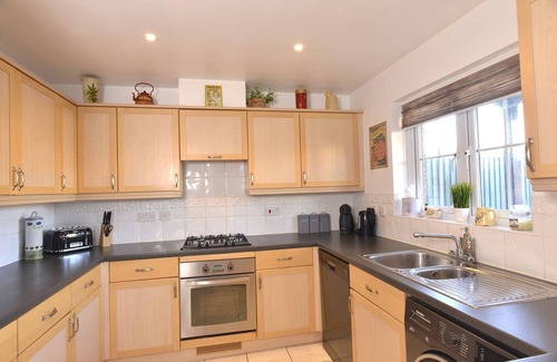 Eastbourne House | Beautiful 5-bedroom home on the waters edge of Sovereign Harbour