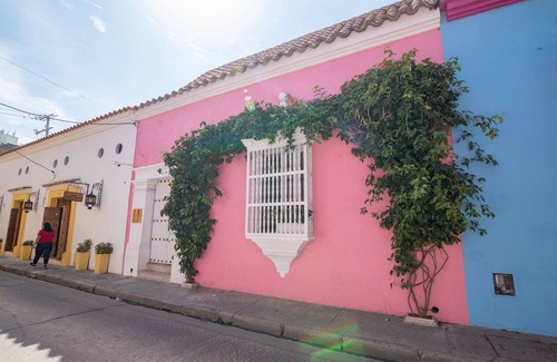 Centro Villa | Beautiful 5 Bedroom House w/Pool in Walled City