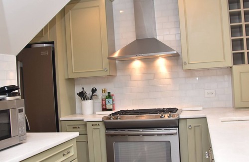 Falmouth House | Beautiful 5 Bedroom House with Pool & Guest House - Steps to Beach & Townn