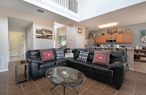 Highgate Park House | Beautiful 5 bedroom house with private pool in gated community