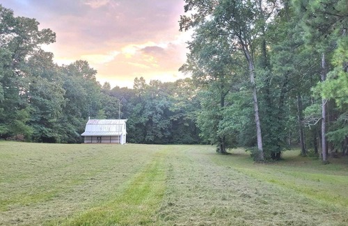 Conyers Villa | Beautiful 5-bedroom Villa on 28 Acres with barn