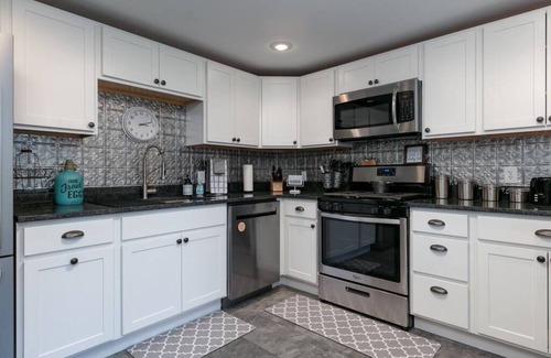Gaines House | Beautiful 5 BR located next to Pine Creek!