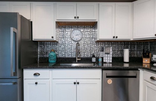 Gaines House | Beautiful 5 BR located next to Pine Creek!