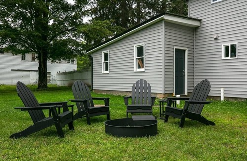 Gaines House | Beautiful 5 BR located next to Pine Creek!