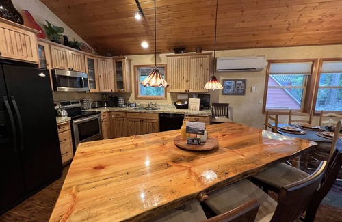 Cle Elum House | Beautiful 5 Star Guest Cabin in the Mountains, steps from Lake Cle Elum