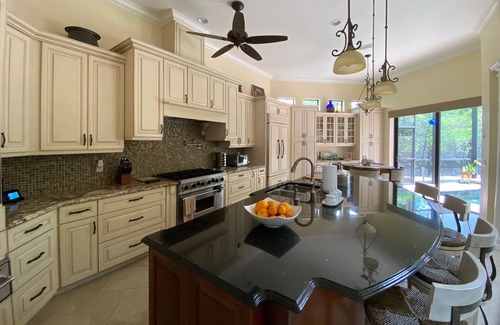 Vamo House | Beautiful 5BR Pool House in a Gated Waterfront Community minutes to beach