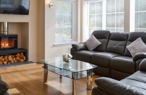 Taynuilt House | Beautiful 6 bedroom home with hot tub near Oban