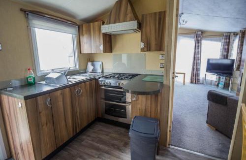Clacton-on-Sea Other | Beautiful 6 Berth Caravan With Decking At Valley Farm Holiday Park Ref 46736V
