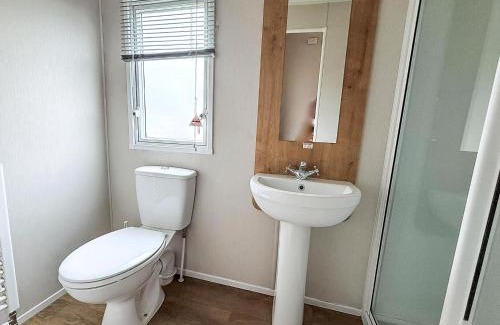 Pakefield Other | Beautiful 6 Berth Caravan With Stunning Sea Views In Suffolk Ref 68029Cr