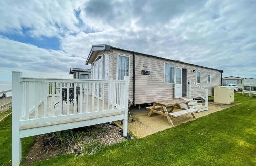 Pakefield Other | Beautiful 6 Berth Caravan With Full Sea Views For Hire In Suffolk Ref 68004Cr